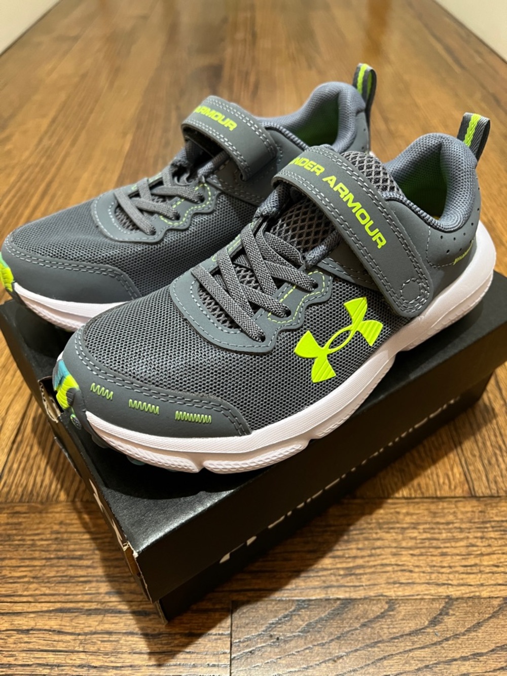 Under Armour Kids Gray and Neon Green “Assert 10” Sneakers Size 1